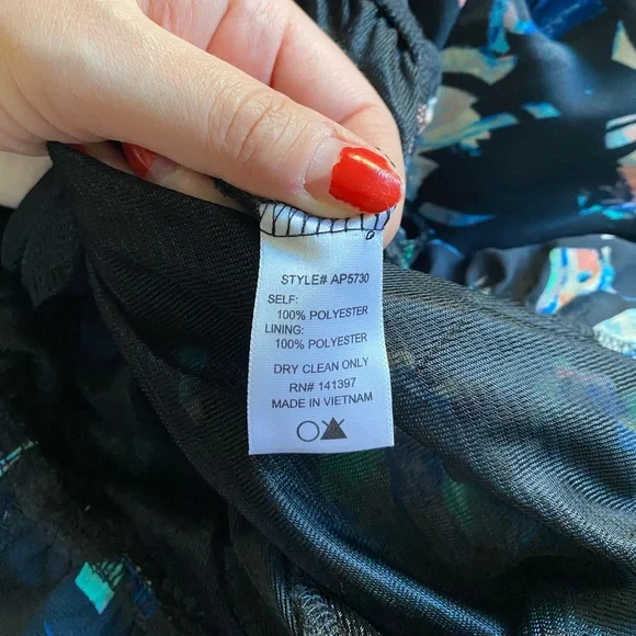 EUC ASTR the Label Geometric Cold Shoulder Romper (Size:L) - Picture 15 of 16